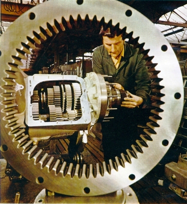 Epicyclic_section_of_Foden_8_speed_gearbox.jpg