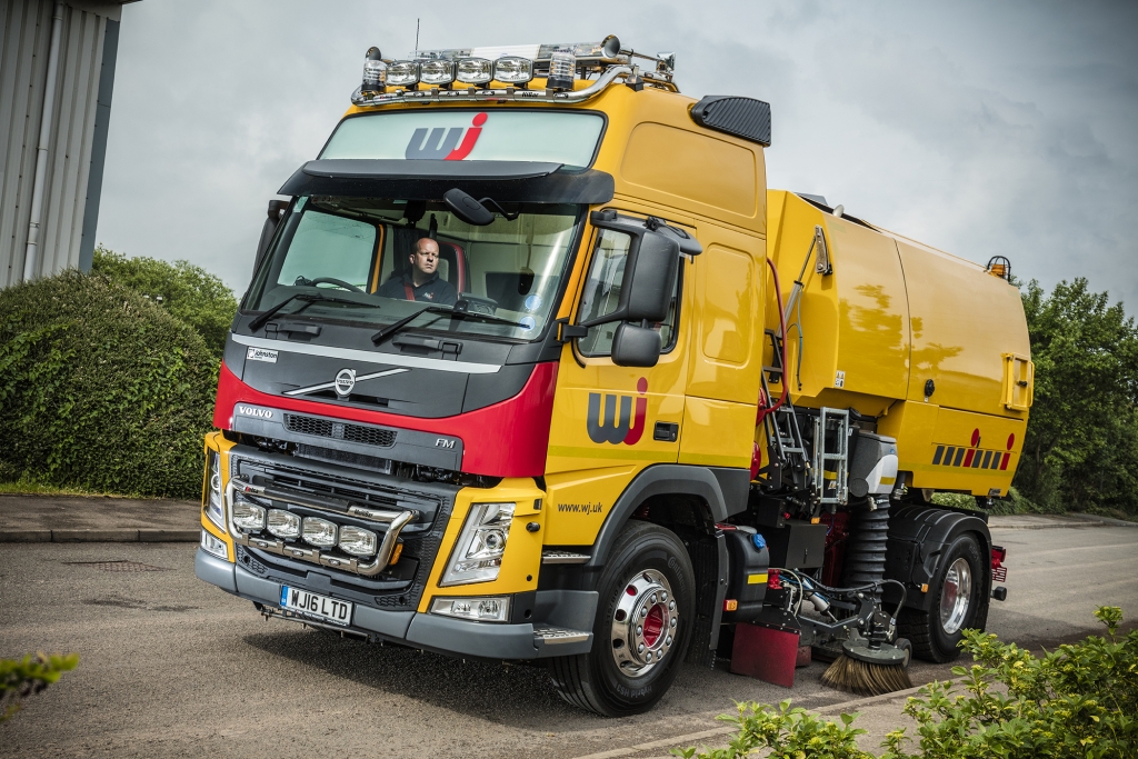 Biglorryblog: Clean sweep for this super sweeper - Truckanddriver.co.uk